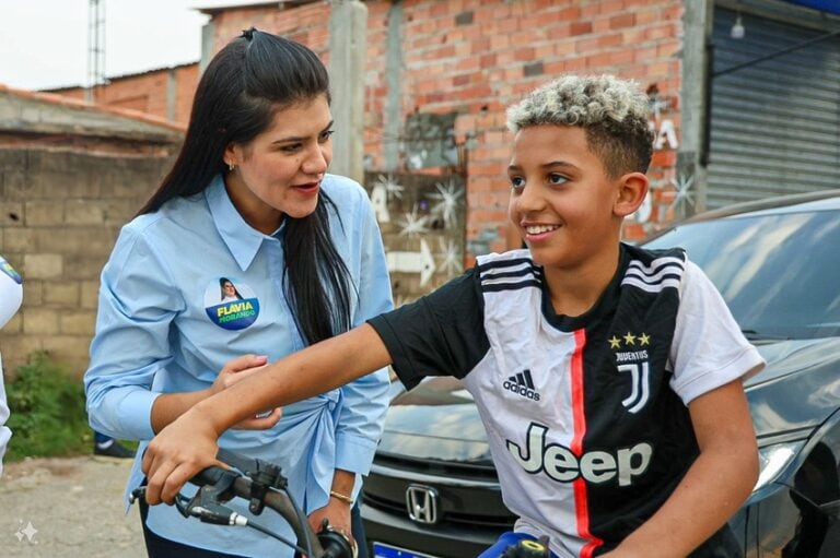 Flávia Morando projeta municipalização do 6º ao 9º ano em pacote da Educação