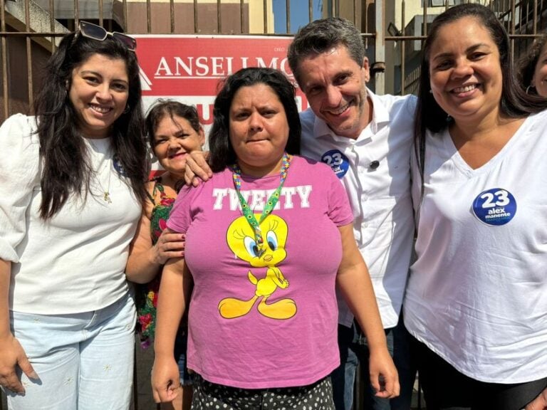 Alex Manente faz caminhada no Jordanópolis e fala sobre inclusão e segurança