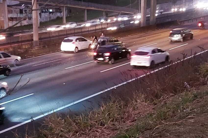 Anchieta registra colisão entre caminhão e veículo de passeio no Km 22