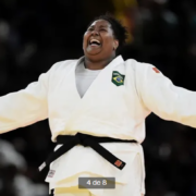 Judoca Beatriz Souza conquista o primeiro ouro brasileiro em Paris