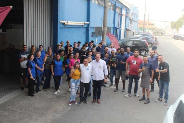 Luiz Fernando faz visita a empresa JS Estofados