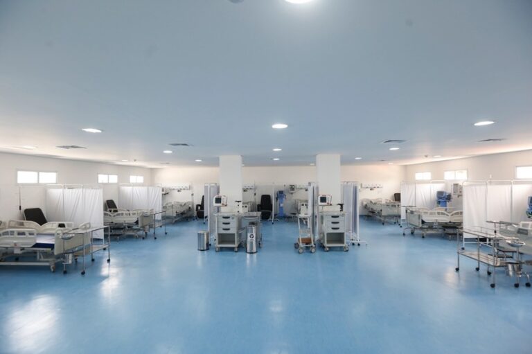 Guto Volpi faz última vistoria antes da entrega do novo hospital