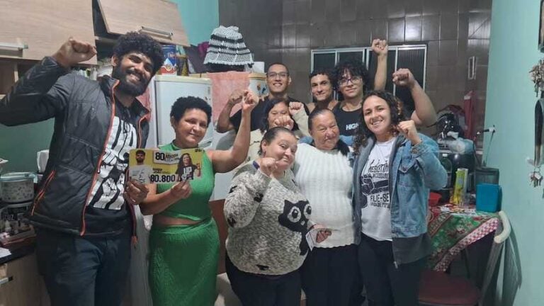 Amada Bispo realiza sua campanha chamando o povo à luta por moradia digna