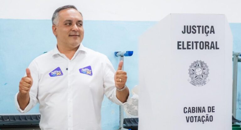 Marcelo Lima vota no Jardim Thelma ao lado da família e apoiadores