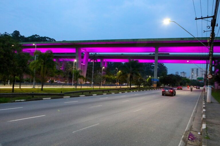 Viaduto em Diadema ganha iluminação moderna e colorida