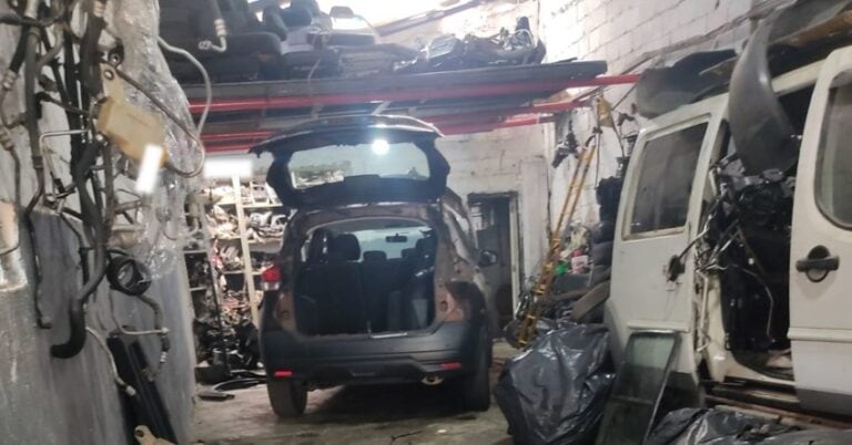 Desmanche de veículos roubados é desmantelado em Diadema