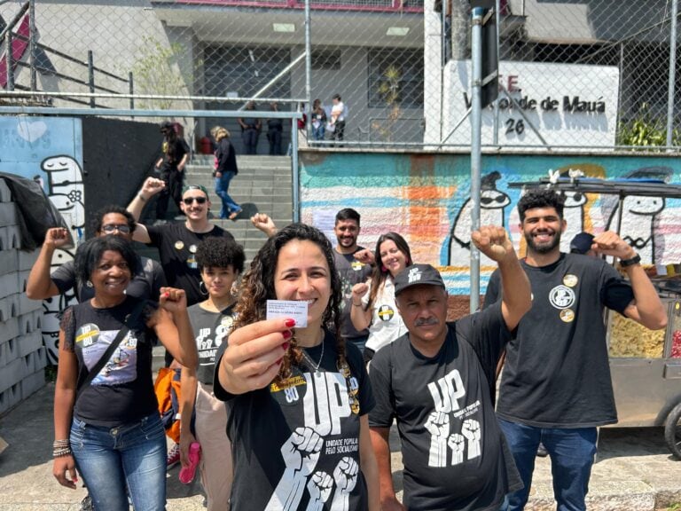 Amanda Bispo, candidata a prefeitura de Mauá vota acompanhada de candidatos a vereadores