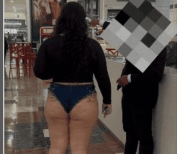 mulher no shopping