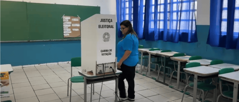 Prefeita Penha Fumagalli vota e fala em campanha propositiva