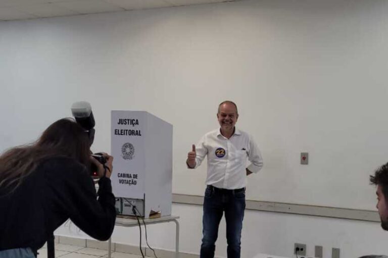 Tite Campanella vota e se diz otimista