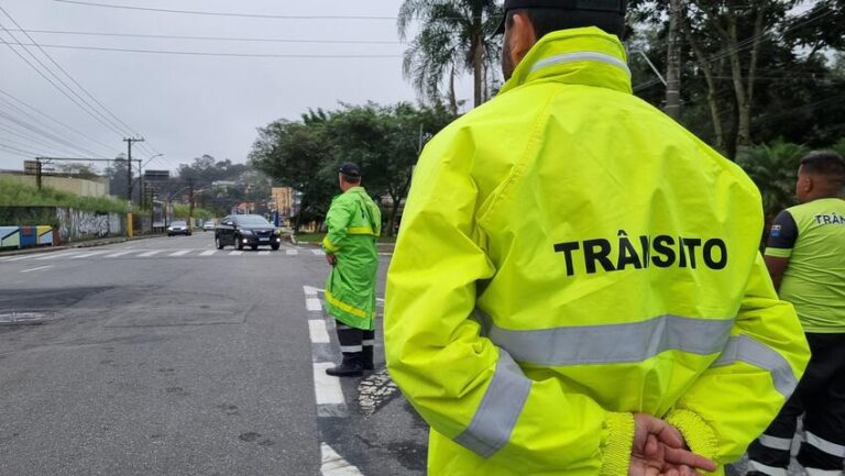 Prefeitura realiza interdição parcial na Avenida Ernesto Menato neste sábado (7)