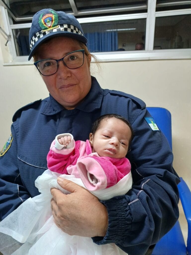 GCM de Santo André salva bebê engasgada
