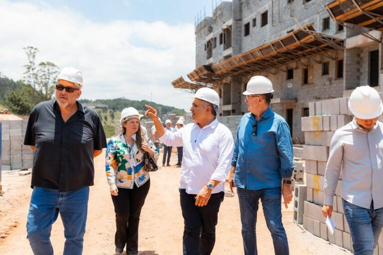 Prefeito Marcelo Lima vistoria obras dos residenciais Monte Sião, previstas para maio de 2026