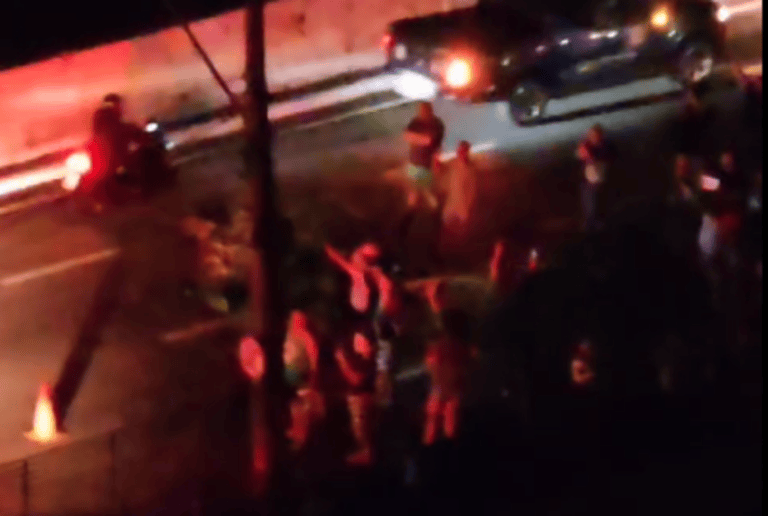 Moradores de Santo André protestam por falta de energia após chuvas intensas