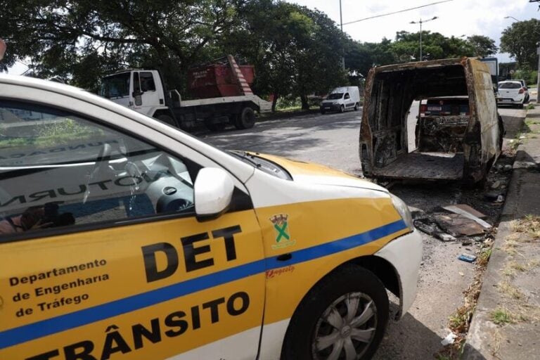 carro abandonado