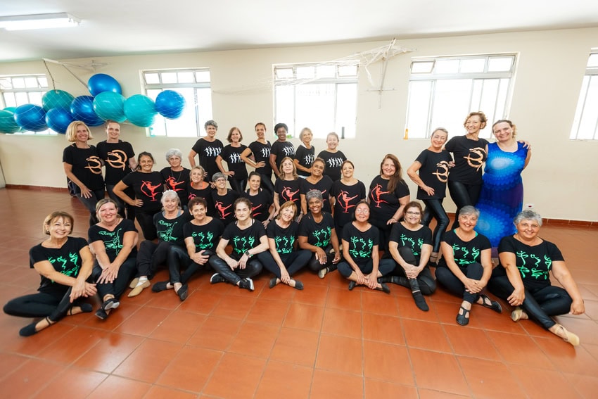 Programa Campeões da Vida é gratuito e  oferece atividades como coreografia, vôlei e natação para o público 50+, estimulando a prática de esporte 