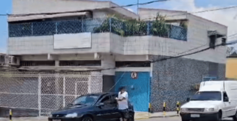 "Temos medo de um caminhão arrancar tudo", dizem moradores do Jardim das Orquídeas após troca de poste