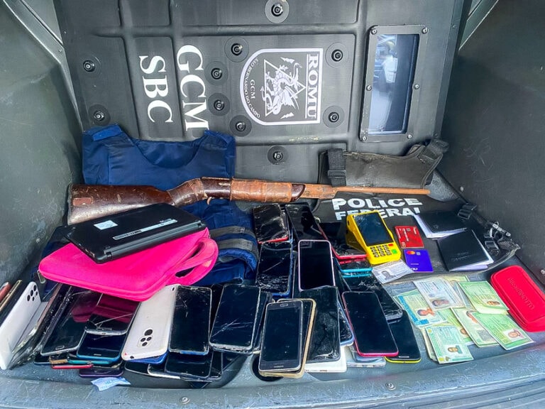 Romu de S.Bernardo apreende 100 celulares e cartões de banco em bar no Jd. Limpão