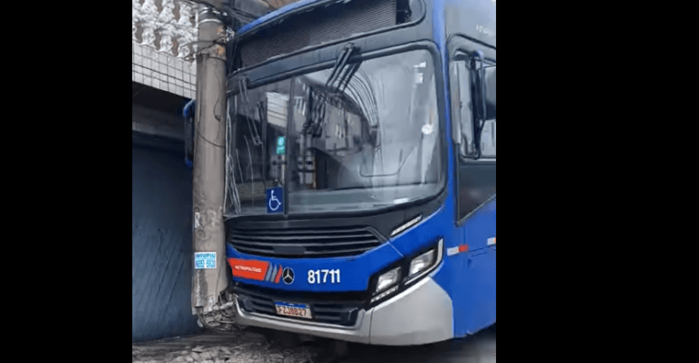 Cinco pessoas ficam feridas após acidente de ônibus em Santo André