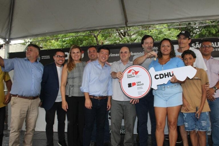 Estado entrega 252 apartamentos em Diadema com a participação da deputada Carla Morando e do prefeito Taka Yamauchi