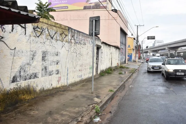 Santo André interdita calçadas no trecho do Complexo Viário Santa Teresinha