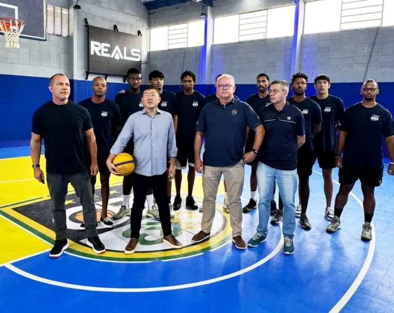 Prefeito Taka e esportistas em Diadema
