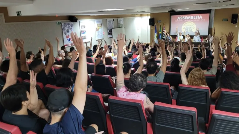Professores do Sesi entram em greve em 31 de março e 7 escolas do ABC serão afetadas