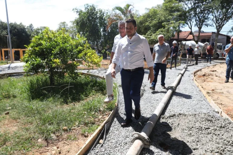 prefeito de Santo André, Gilvan, realizou, nesta quarta-feira (5), uma série de vistorias em obras que estão em andamento pela cidade