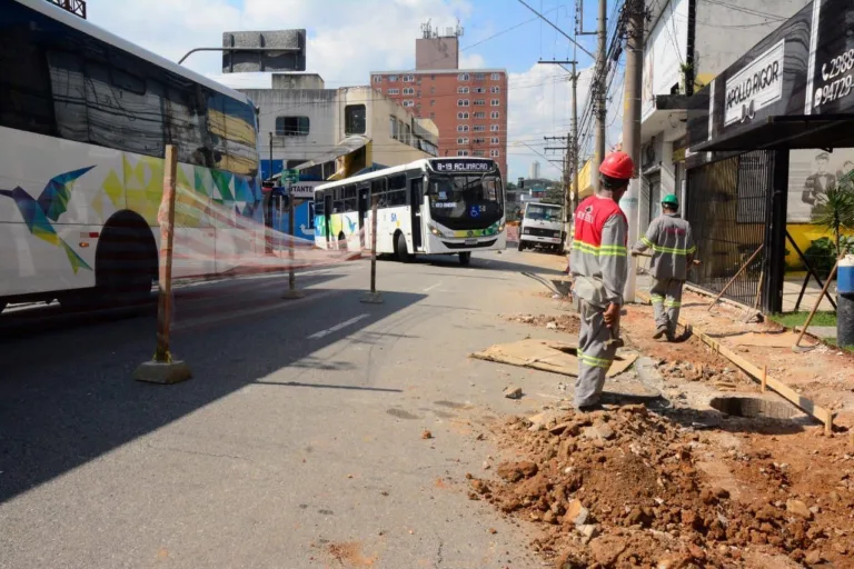 Santo André altera itinerários de ônibus durante obras na Rua Luís Pinto Fláquer