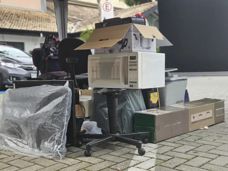Ribeirão Pires recolhe mais de uma tonelada de lixo eletrônico em drive-thru