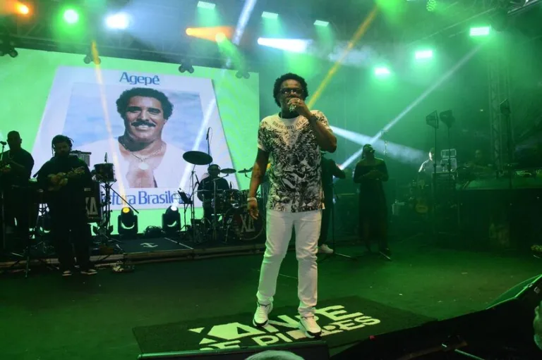 Xande de Pilares anima público no primeiro dia da Feira da Fraternidade