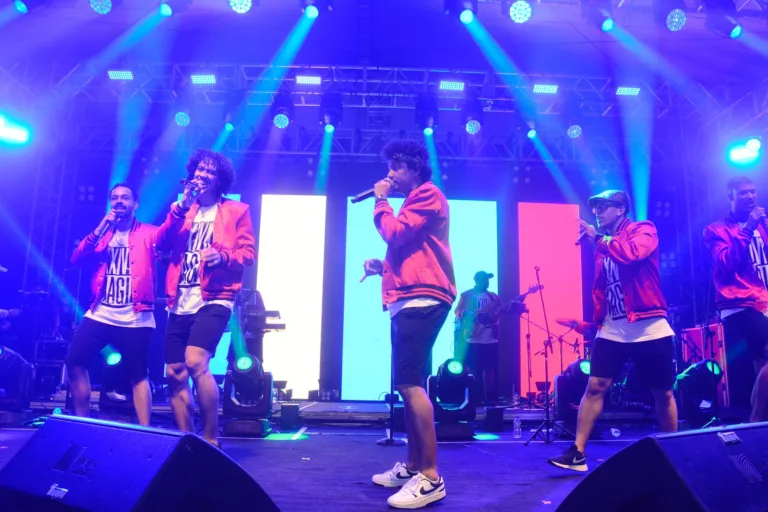 sábado contou com apresentação Bruno Mars Experience