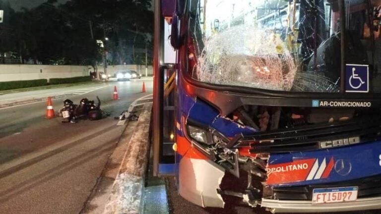 Motociclista de 37 anos morre após acidente com ônibus em São Bernardo. Foto: TV São Bernardo