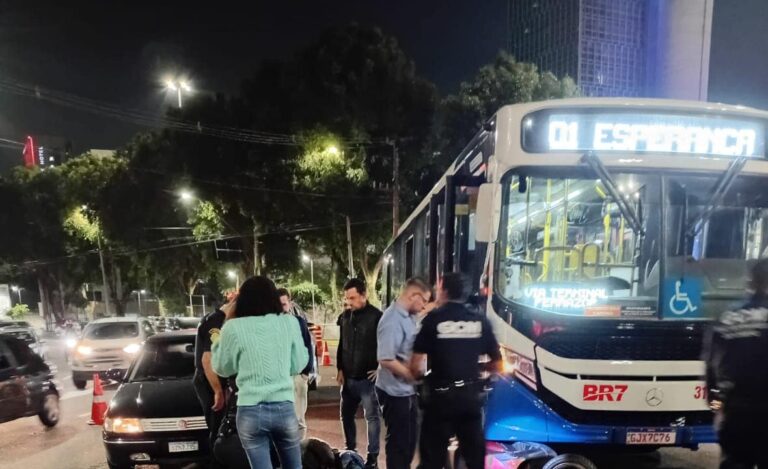 Motociclista é socorrida após acidente com ônibus em São Bernardo