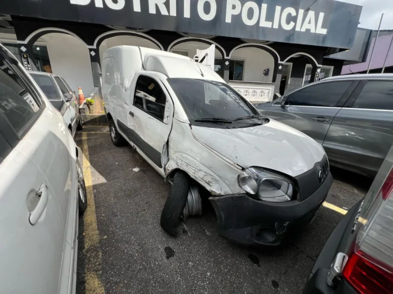 Quadrilha é presa em flagrante na Piraporinha após tentar roubar carga de cigarros na Capitão Casa