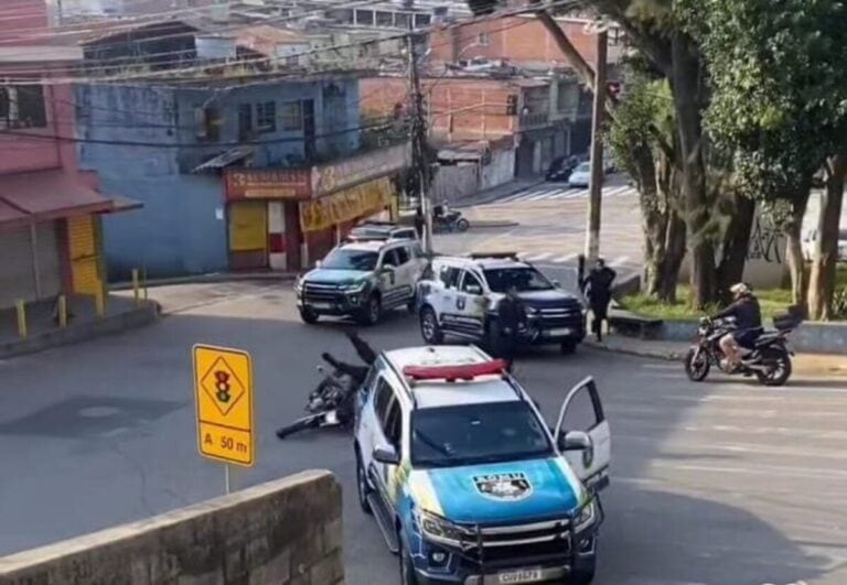 Durante ocorrência de manobras perigosas, GCM de S.Bernardo é atropelada