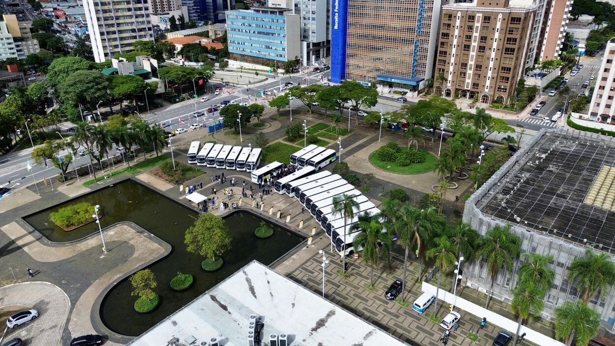 26 novos ônibus entregues