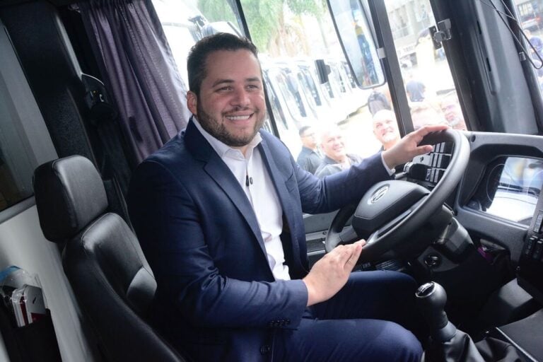 Gilvan renova frota e entrega 26 novos ônibus em Santo André