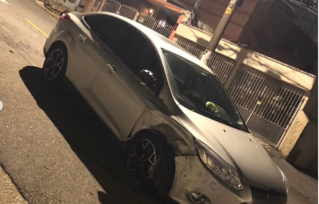 O que mais chamou a atenção foi a ausência de motoristas ou qualquer pessoa próxima aos veículos no momento do registro