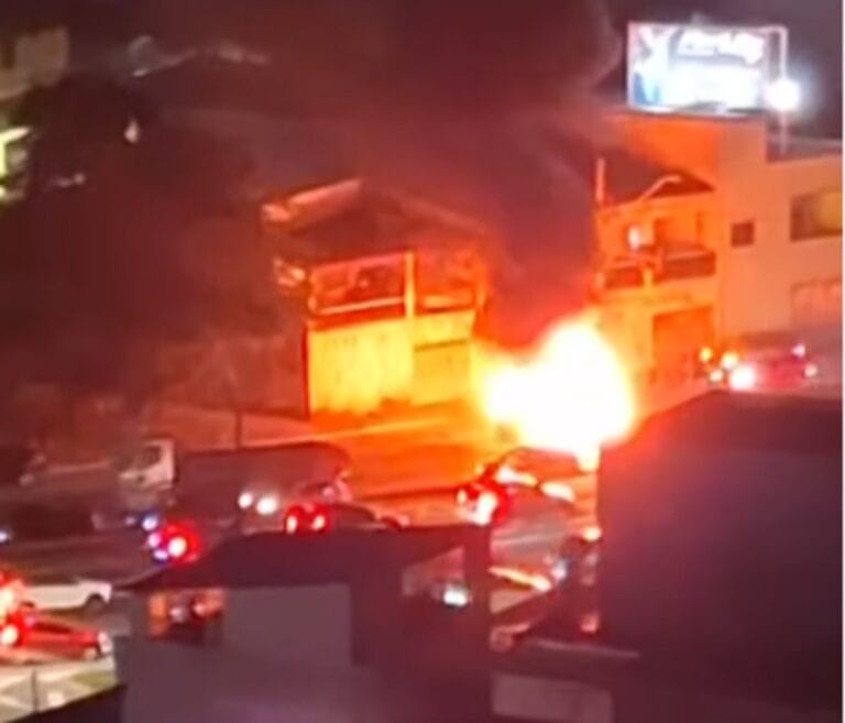 Em São Bernardo, veículo pega fogo na avenida Lions e gera trânsito