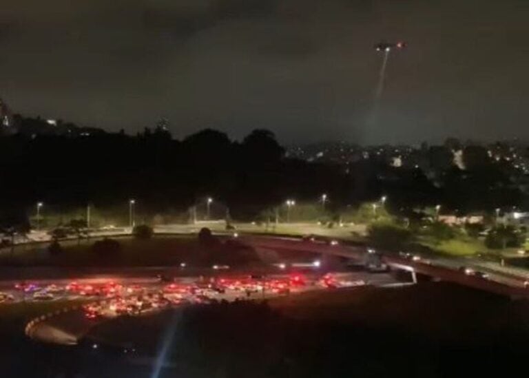 Perseguição policial, tiros e acidente na Anchieta neste domingo