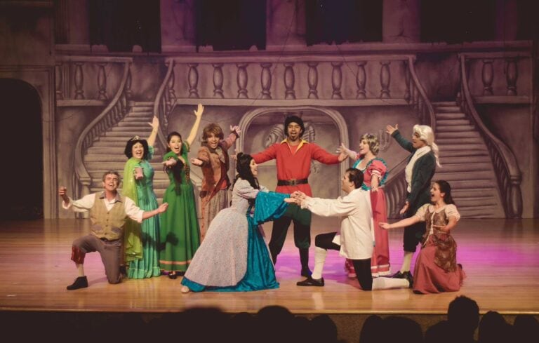Teatro Municipal de Santo André recebe espetáculos “A Bela e a Fera” e “Irmã Selma”