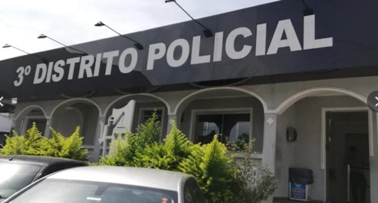 Caso foi registrado como roubo e apreensão de objeto no 3º Distrito Policial do município.