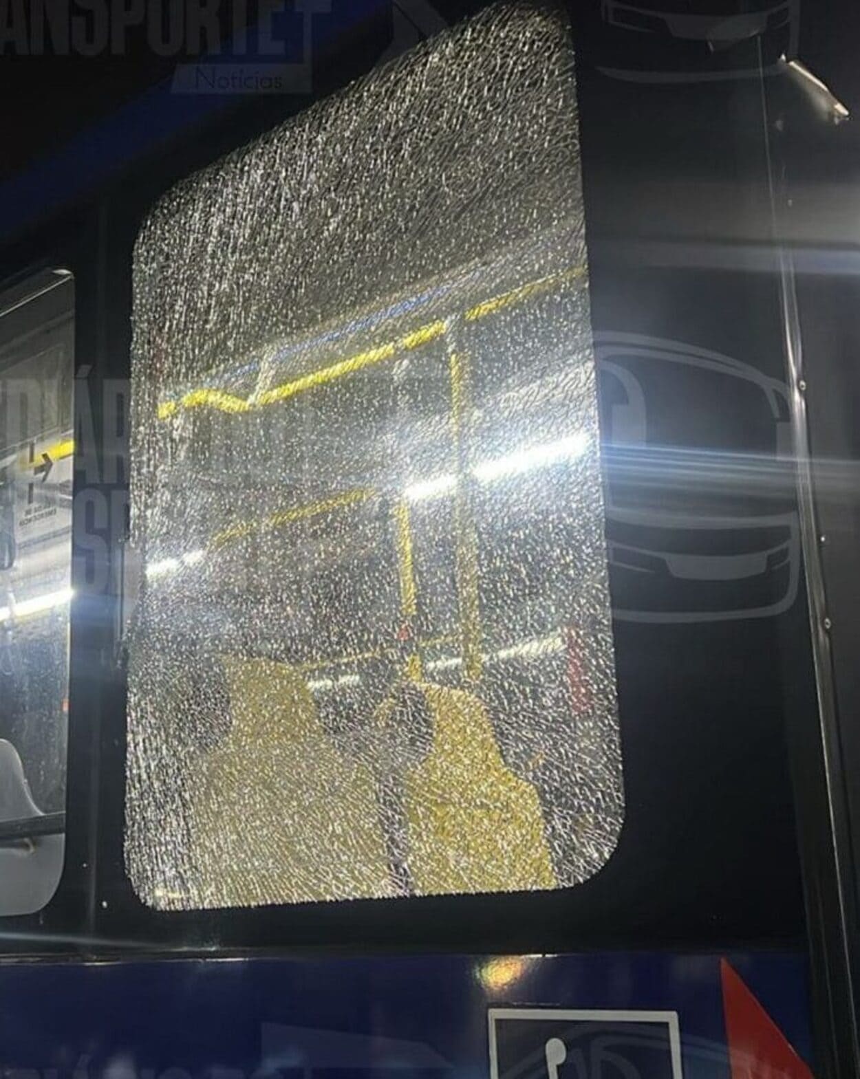 Na noite desta quarta-feira um ônibus foi apedrejado na Estrada dos Alvarengas, em São Bernardo