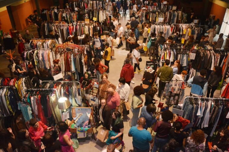 Feira de Brechós fortalece economia criativa no Cine Theatro Carlos Gomes neste domingo