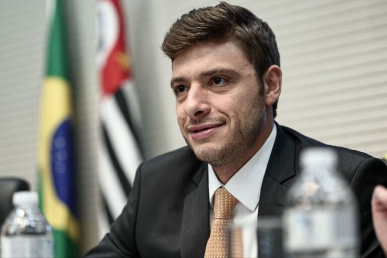 Alesp aprova projeto de Thiago Auricchio que garante spray e cursos de defesa pessoal para mulheres