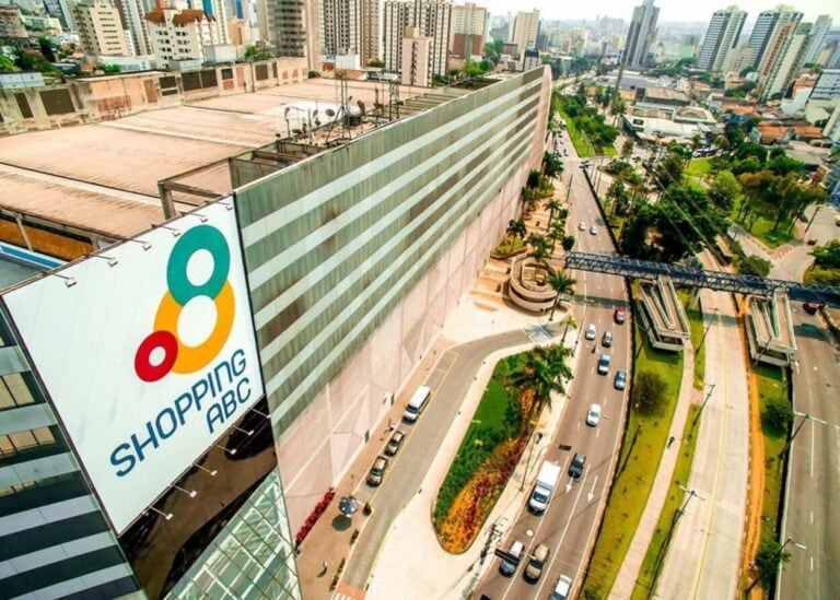 Encontro de Pintura no Shopping ABC engaja comunidade em campanha do McDia Feliz 2025