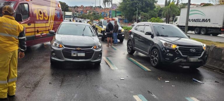 Pedestre atropelado por moto na Faixa Azul causa colisão de outros veículos em Sto.André