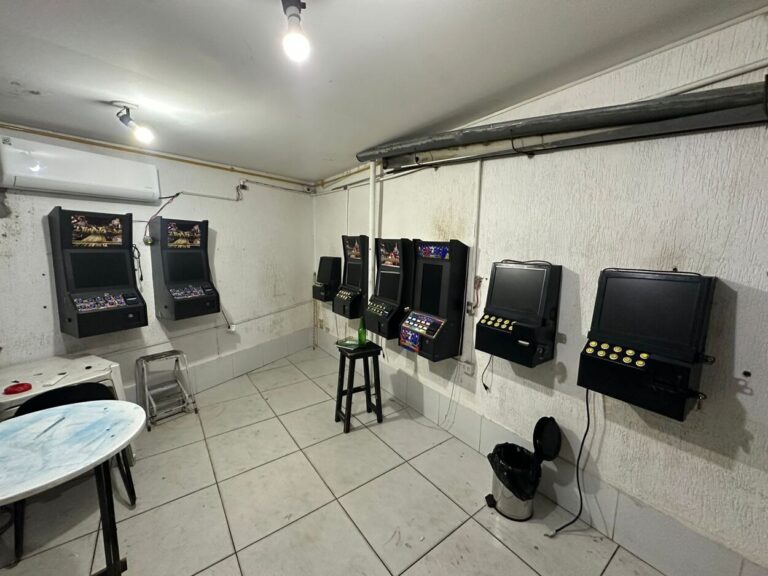 Polícia Militar flagra 14 maquinhas de jogos de azar em bar de São Bernardo