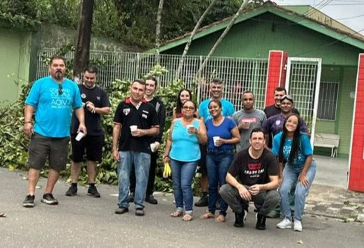 Iniciativa promove melhorias estruturais, doações e capacitações em comunidades próximas às operações da companhia